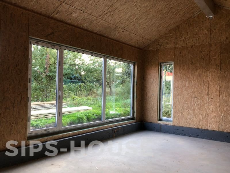 Structural frame and SIPS panels of the 107 m² house kit inside view