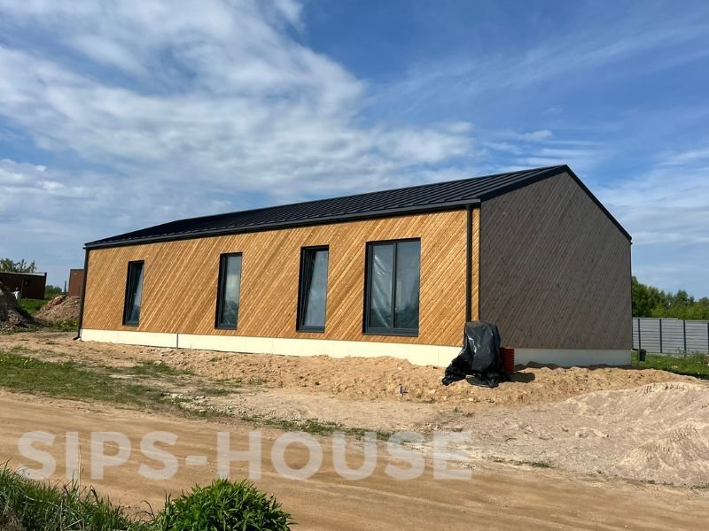 Weatherproof SIPS house exterior with roof, windows and doors full exterior kit