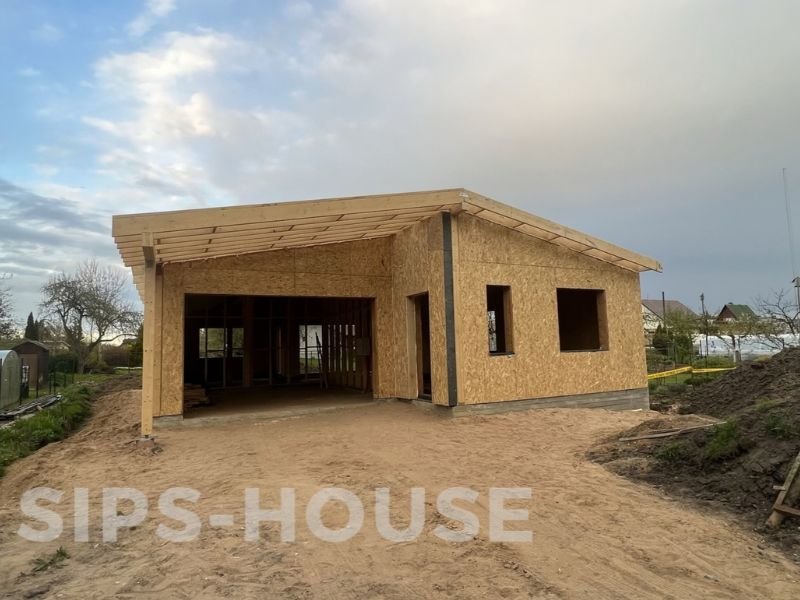 Exterior view of a SIPS house with the prefabricated structural shell assembled sips-house.com