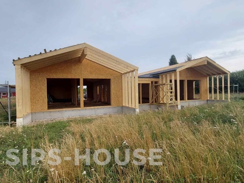 Two 101 m² SIPS house units assembled together to create a double house. sips-house.com